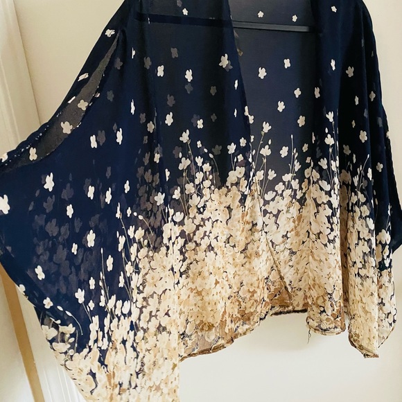 Cover up - Picture 4 of 7